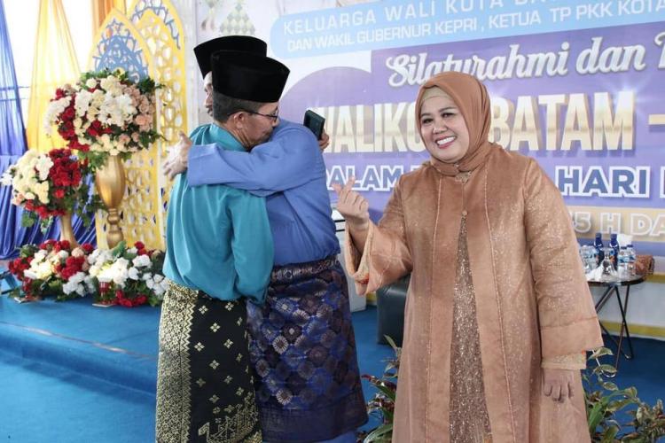 Lama Tak Bertemu, Wakil Walikota Batam Amsakar Silaturahmi ke Kediaman Rudi-Marlin