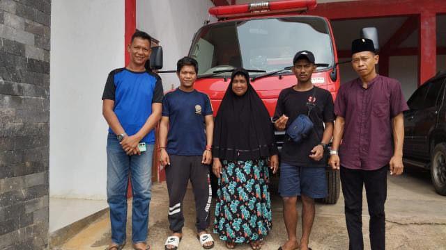 Insiden Cincin Tak Terduga Sampai Damkar Turun Tangan, Seorang Pria di Batam Terjebak dalam Cincin Orangtua