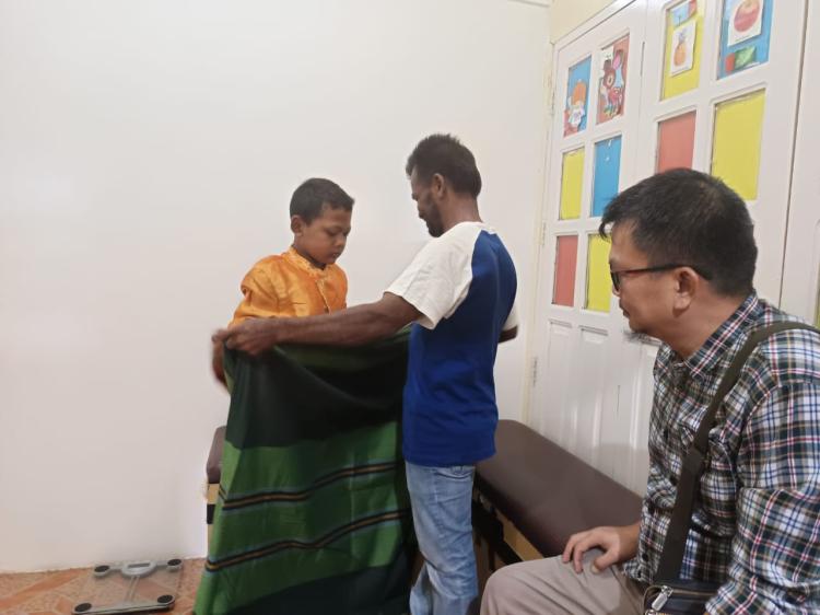Adit yang Tinggal di Rumah Tak Layak Huni, Senang Akhirnya Bisa Sunat Gratis di Bantu Pembina Gerakan Kepri Mengajar