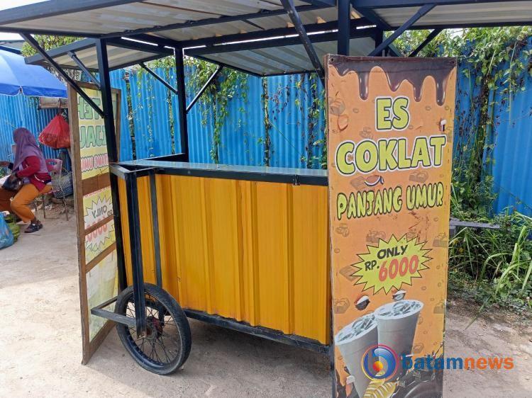 Es Coklat Segar, Oasis Kesegaran di Tengah Gelombang Panas Bengkong
