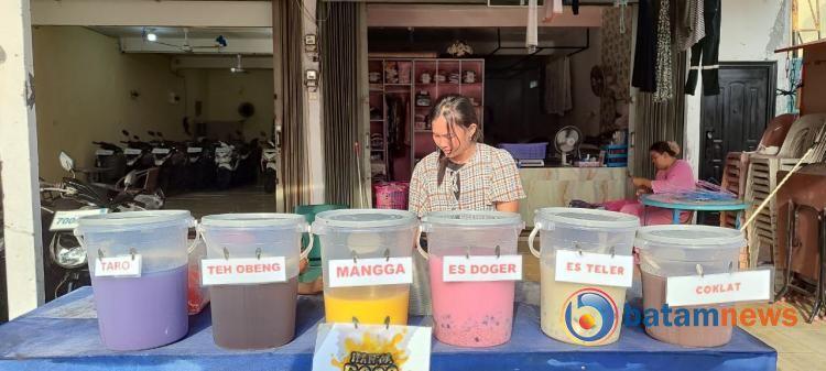 Reza, Perempuan Muda di Batam Semangat Jual Air Manis dengan Beragam Rasa