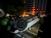 Kecelakaan Tunggal di Nagoya Lubuk Baja, Mobil Terbalik Usai Tabrak Pembatas Jalan