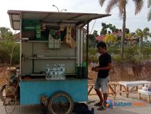 Perjuangan Simon, Sang Pengusaha Bengkel Kaki Lima di Pinggiran Batam Center