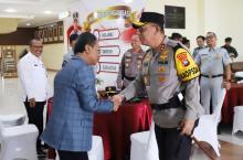 Ketua DPRD Kepri Jumaga Nadeak Hadiri Apel Gelar Pasukan Operasi Ketupat Seligi 2024 di Lapangan Bhayangkara Polda Kepri
