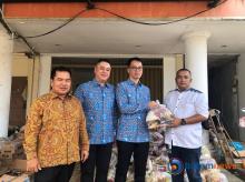 APINDO Kepri Bagikan 1000 Paket Sembako untuk Ojek Online dan Taksi Jelang Lebaran
