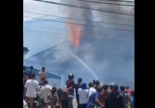 Dua Kebakaran Terjadi dalam Waktu 24 Jam di Kota Tanjungpinang, Rumah Tua dan Toko Sembako Hangus Terbakar