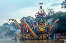 Menyaksikan Keunikan Tradisi Perahu Baganduang Festival di Hari Raya Idul Fitri