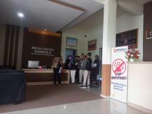 Datang Terlambat KPU dan Partai Nasdem Lingga Kompak Hadir di Sidang Bawaslu Kepri hari Ke-2