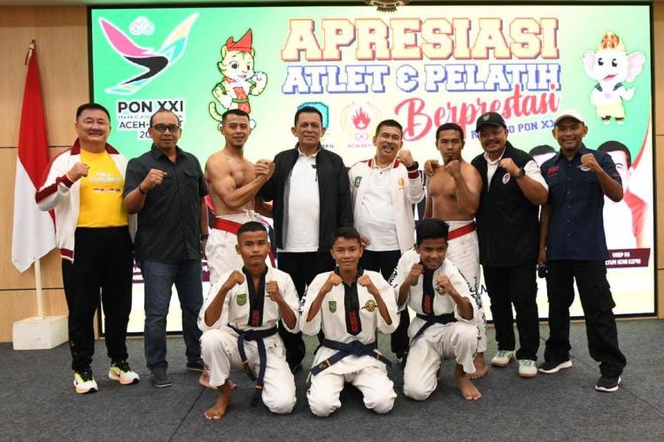Dukung Kontingen Kepri Untuk Sukses di Ajang PON XXI di Aceh-Sumut 2024, Gubernur Ansar Berikan Dana Apresiasi Untuk Para Atlet dan Pelatih