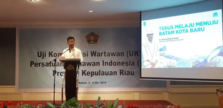 Wali Kota Batam Buka UKW PWI Bersama BUMN di Harmoni One