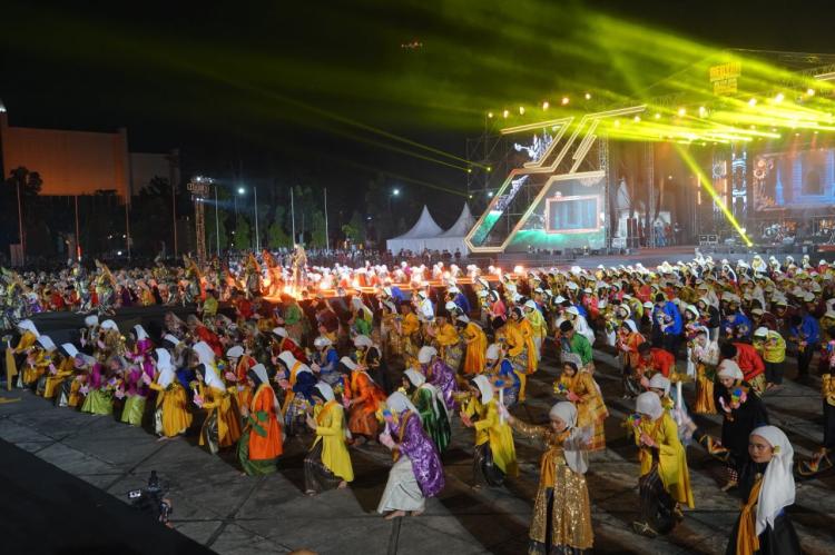 Provinsi Riau Pecahkan Rekor MURI 10 Ribu Penari dalam Acara Lancang Kuning Carnival 2024