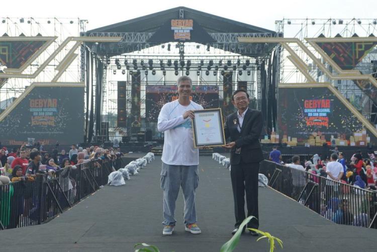 Provinsi Riau Pecahkan Rekor MURI dengan 3.500 Porsi Mie Sagu di Gebyar BBI BBWI 2024