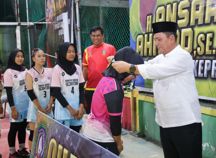 Turnamen Voli Putri U-23 Gubernur Cup Zona Anambas Resmi Ditutup Gubernur Ansar