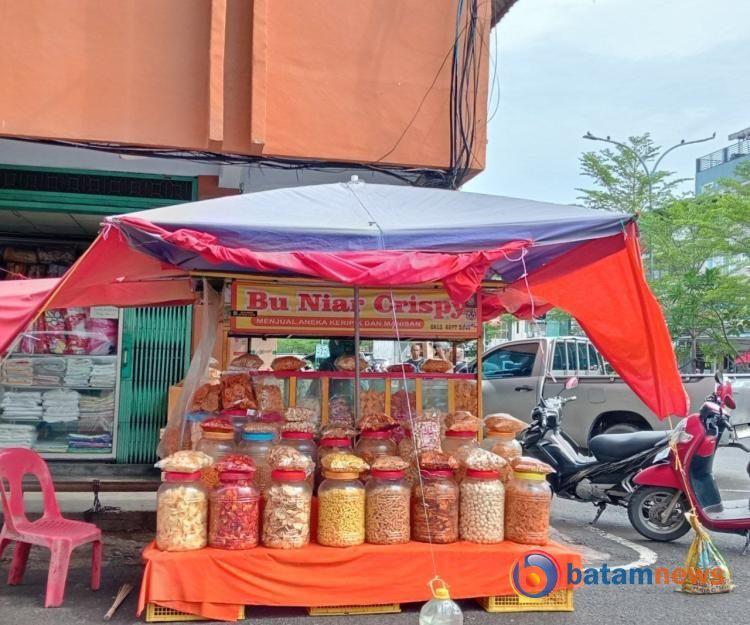 Cerita Wanita Paruh Baya Penjual Keripik di Batam, Omzet Tak Tentu Per Hari