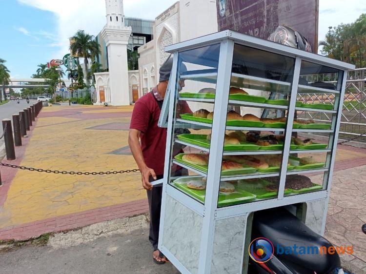 Menikmati Roti Pinggir Jalan, Cemilan Cepat Saji yang Receh Namun Lezat