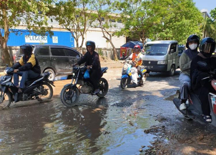 Simpang Frengky Jadi Kolam, Dinas Bina Marga : Segera Diperbaiki Tahun Ini