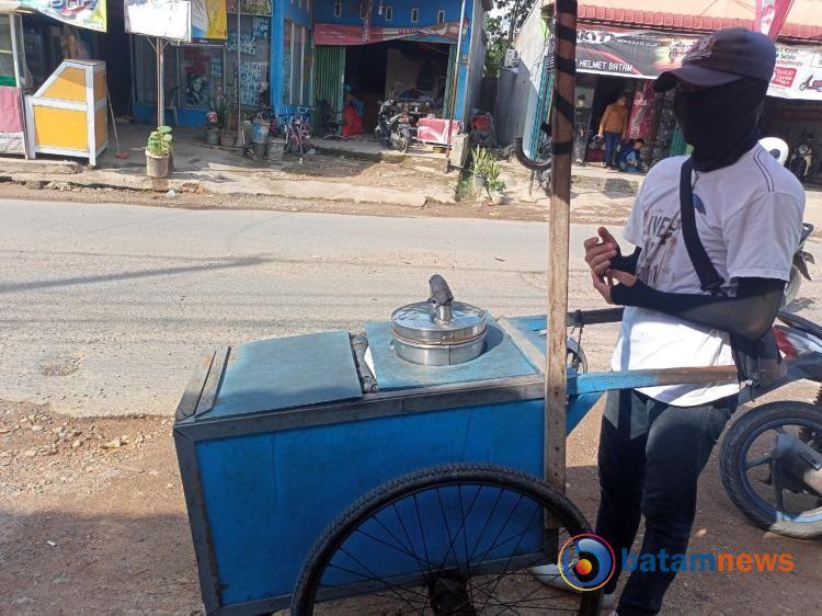 Dung Dung, Gerobak Es Keliling yang Menyegarkan Hari di Tanjungbuntung, Batam