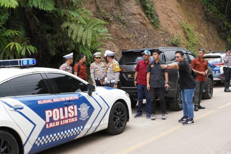 Bencana Alam Longsor dan Banjir Bandang Putuskan Sejumlah Ruas Jalan di Sumatera Barat