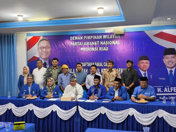 Brigjend TNI (Pur) Edy Natar Nasution Resmi Serahkan Berkas Calon Gubernur Riau ke DPW PAN