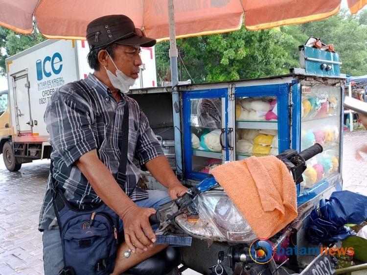 John, Penjual Bakpau Kartun yang Menghibur Anak-Anak Batam