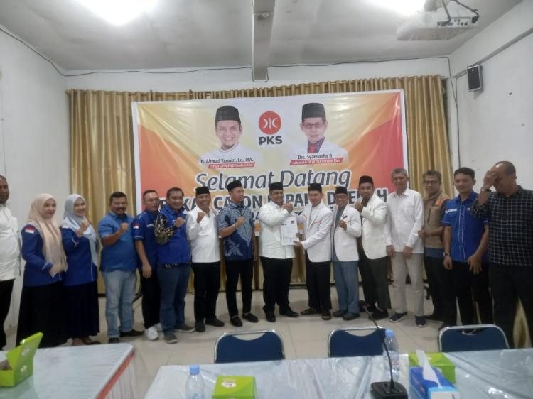 HM. Nasir Resmi Daftar Cagub Riau ke PKS: Bawa Visi 
