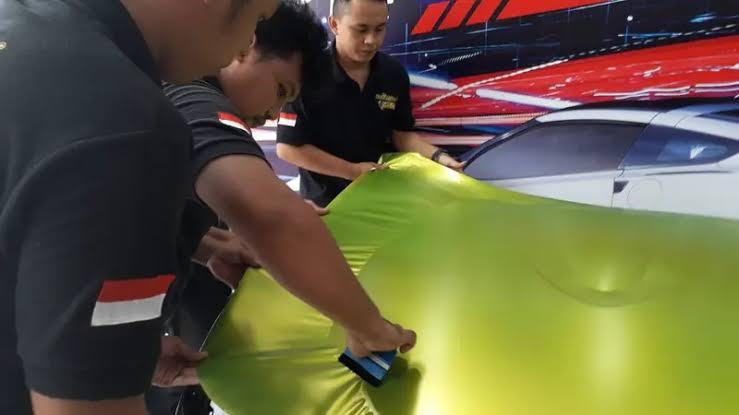 Mengubah Tampilan Mobil dengan Stiker, Praktis dan Aman bagi Cat Kendaraan