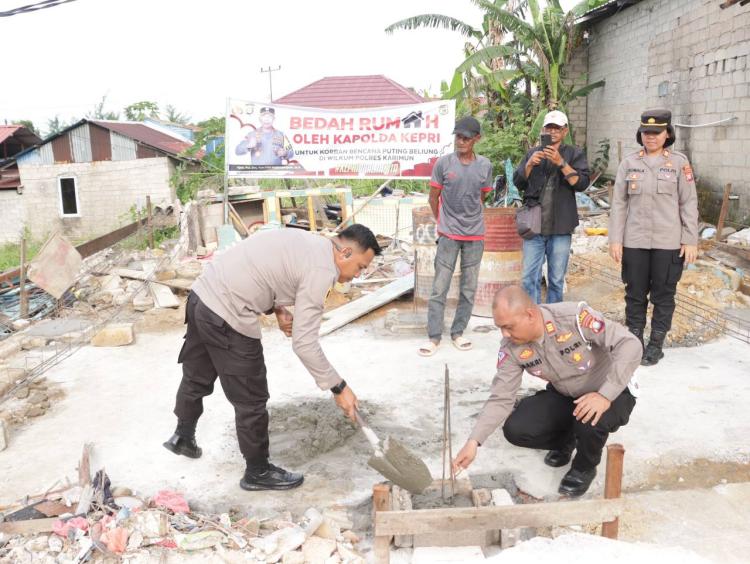 Polres Karimun Bedah Rumah Korban Puting Beliung di Batu Lipai