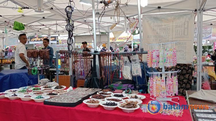 Pria di Batam Ini Sukses Ubah Pernak-pernik dan Akar Kayu Jadi Gelang Bernilai Ekonomis