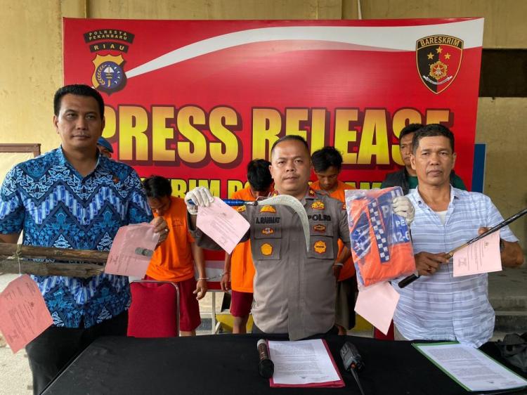 Keributan antara Juru Parkir Liar dengan Driver Ojek Online di Pekanbaru Berbuntut Panjang