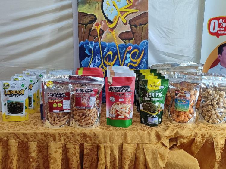 Wah, Ada Dendeng Daun Singkong dan Lendot Nih di Stand Bazar Karimun Pada MTQH Kepri