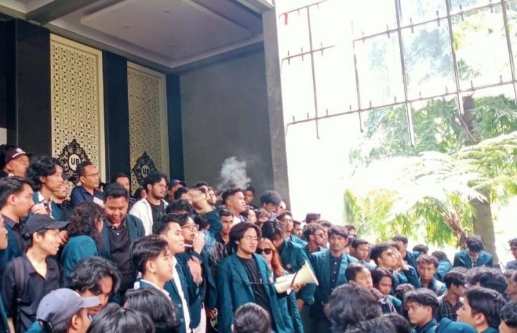 UKT Mahasiswa Tahun 2024 Tidak Jadi Naik, Ini Alasan dan Dampaknya