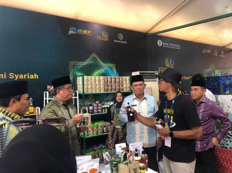 Bazaar UMKM Meriahkan Festival Ekonomi Syariah (FESyar) Sumatera 2024 di Batam
