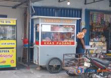 Jual Sarapan Pagi dengan Cita Rasa yang Khas, Lapak Ibu Saidah di Bengkong Siap Manjakan Lidah Pembeli