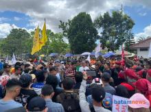 May Day, Ratusan Buruh Padati Kantor Wali Kota Batam