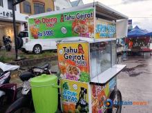 Jual Tahu Gejrot Khas Cirebon di Batam, Fara Bisa Raup Omzet hingga Rp1 Juta Per Hari