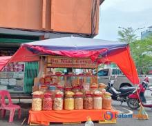 Cerita Wanita Paruh Baya Penjual Keripik di Batam, Omzet Tak Tentu Per Hari