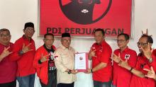Muhammad Firmansyah Mengembalikan Formulir Pendaftaran Calon Bupati Karimun ke PDI Perjuangan