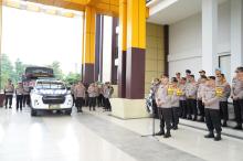 Kapolda Riau dan Pejabat Polda Kirim Bantuan Sembako dan Selimut untuk Korban Banjir Bandang di Sumatera Barat