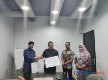 UMRAH Tanjungpinang dan Batamnews Teken MoU Tingkatkan Kolaborasi Bidang Informasi dan Pendidikan