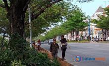 Pasangan Tuna Netra Berjuang di Jalanan Kota Batam dengan Alunan Musik