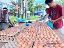 Pedagang Telur di Pasar Kaget Tiban Center Raup Omzet Lebih dari 1 Juta dalam Sehari
