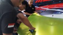 Mengubah Tampilan Mobil dengan Stiker, Praktis dan Aman bagi Cat Kendaraan