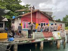 Bencana Angin Puting Beliung Hantam Desa Teluk Sasah, Polres Bintan Berikan Bantuan