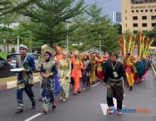 Cuaca Mendung, Pawai MTQH X Kepri di Batam Tetap Meriah
