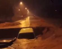 Mobil Terperosok ke Lubang di Jalan Hang Nadim Batam, Tidak Ada Korban Jiwa