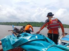 ABK Kapal Kayu Angkut Kelapa Tenggelam di Sungai Kuala Anak Mandah Inhil