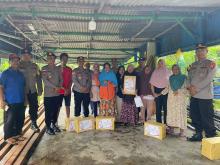 Polres Bintan Bergerak Cepat Bantu Warga Korban Bencana Puting Beliung di Teluk Sasah