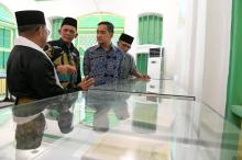 Gubernur Kepri dan Menteri Besar Johor Jelajahi Keindahan dan Sejarah Pulau Penyengat