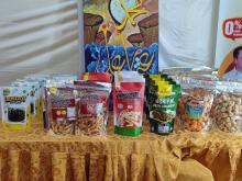 Wah, Ada Dendeng Daun Singkong dan Lendot Nih di Stand Bazar Karimun Pada MTQH Kepri
