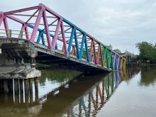 Pemprov Riau Bongkar Jembatan Panglima Sampul di Meranti yang Ambruk Baru akan Dibangun pada 2025